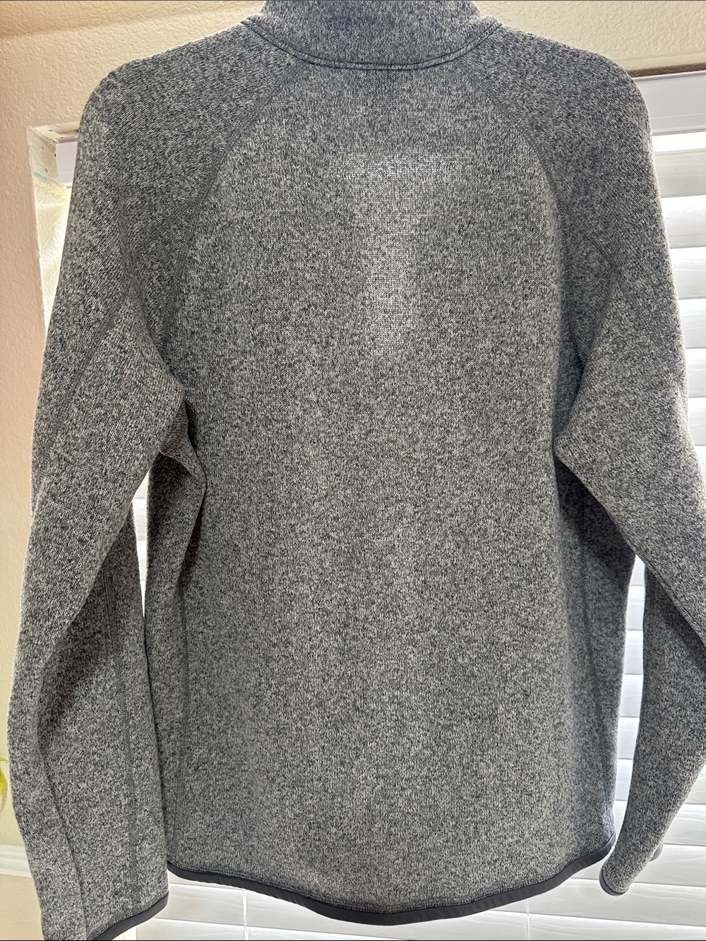 PRICE FIRM Patagonia Gray Half-Zip Fleece Pullover with Chest Zip - Picture 3 of 6